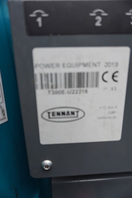 Tennant T300e Floor Cleaner Scrubber 15566 